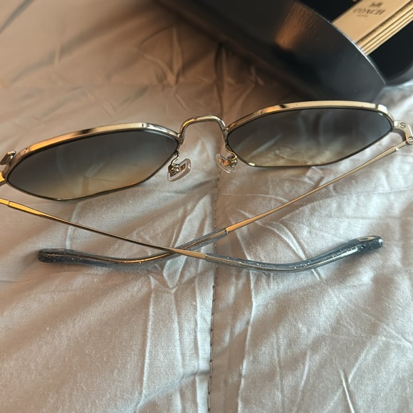 Coach shades with authenticity paperwork and coach case - Picture 2 of 6
